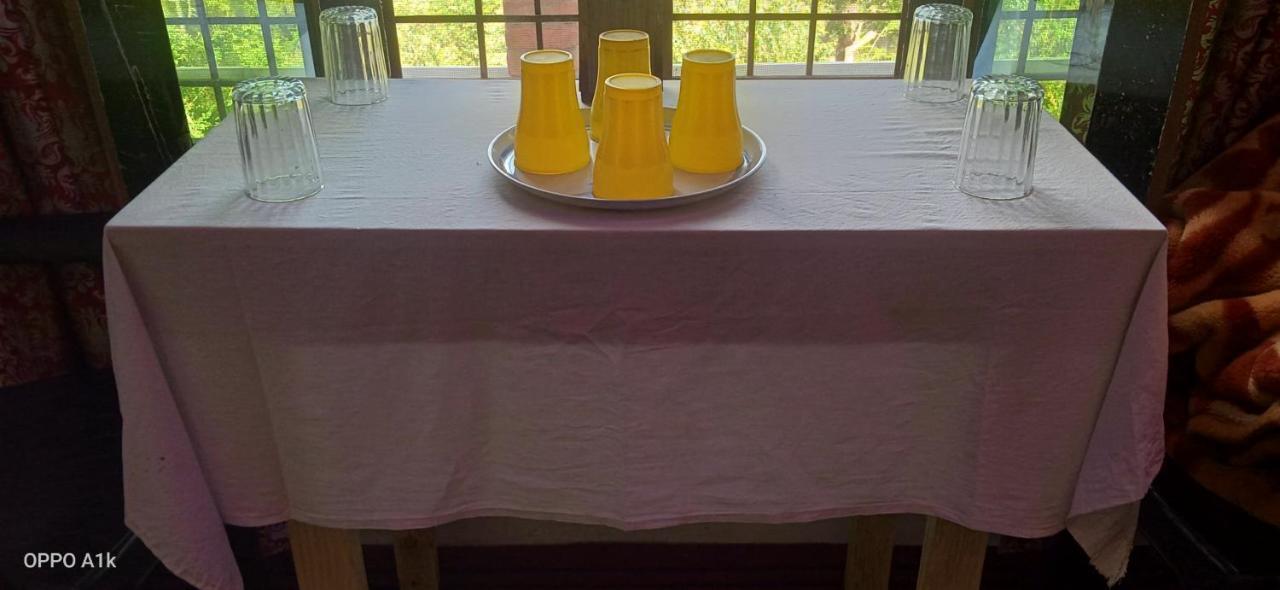 אלמורה Evergreen Home Stay מראה חיצוני תמונה