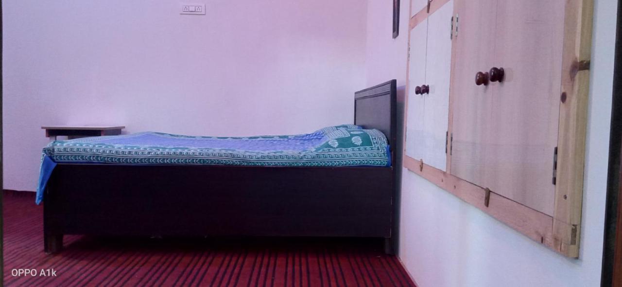 אלמורה Evergreen Home Stay מראה חיצוני תמונה