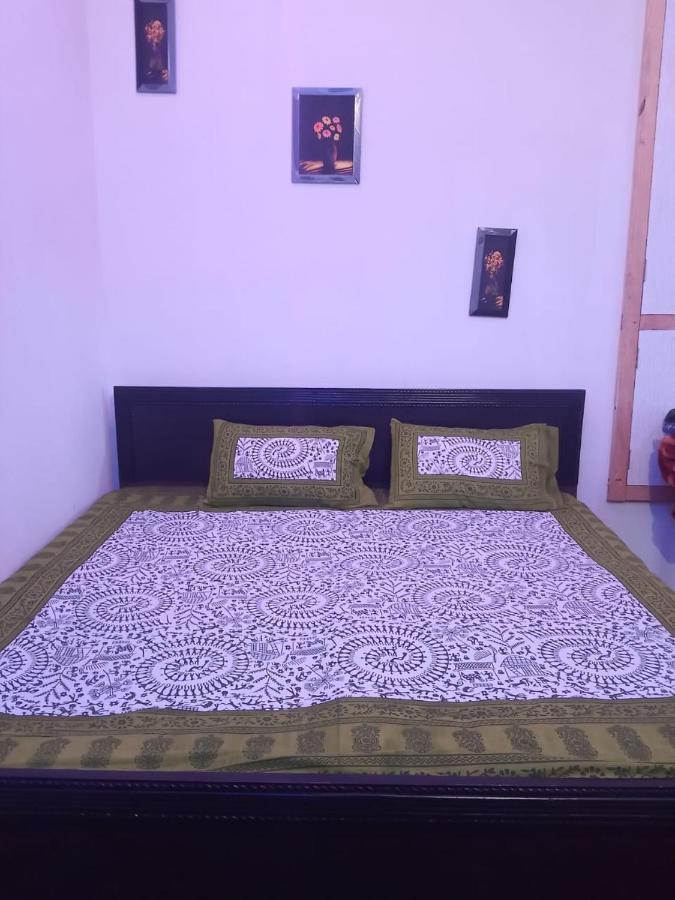 אלמורה Evergreen Home Stay מראה חיצוני תמונה