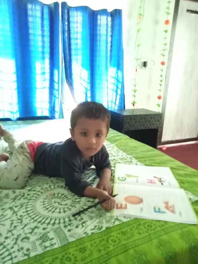 אלמורה Evergreen Home Stay מראה חיצוני תמונה