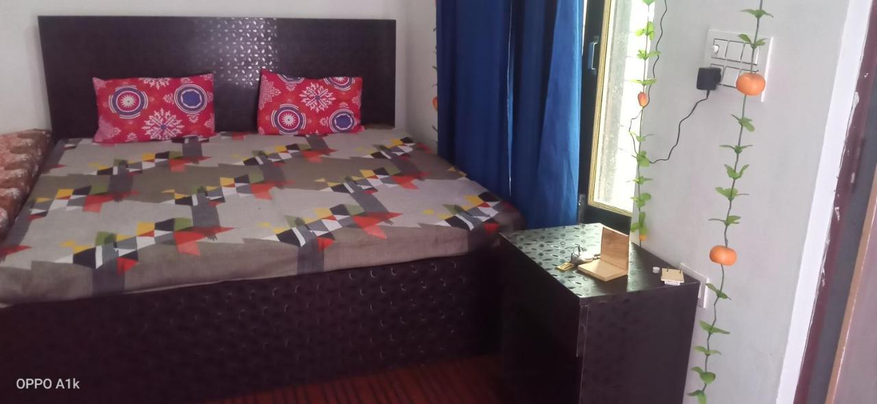 אלמורה Evergreen Home Stay מראה חיצוני תמונה