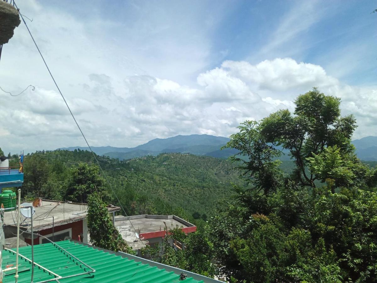 אלמורה Evergreen Home Stay מראה חיצוני תמונה
