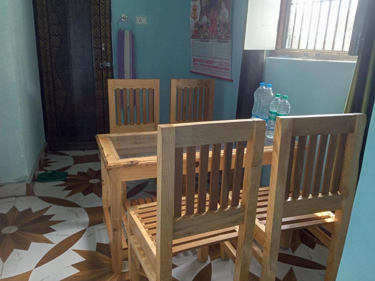 אלמורה Evergreen Home Stay מראה חיצוני תמונה