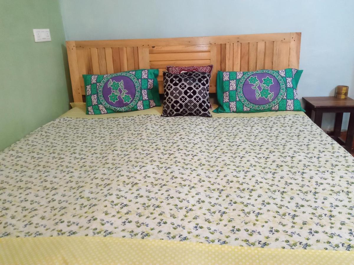 אלמורה Evergreen Home Stay מראה חיצוני תמונה
