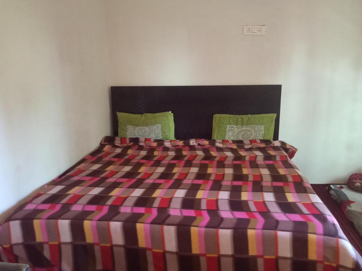 אלמורה Evergreen Home Stay מראה חיצוני תמונה